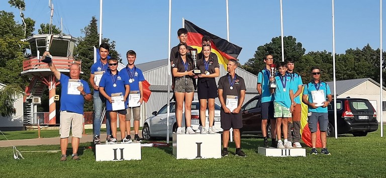 Nicolas CHANSARD 2éme marche du podium CdE SZATYMAS Hongrie